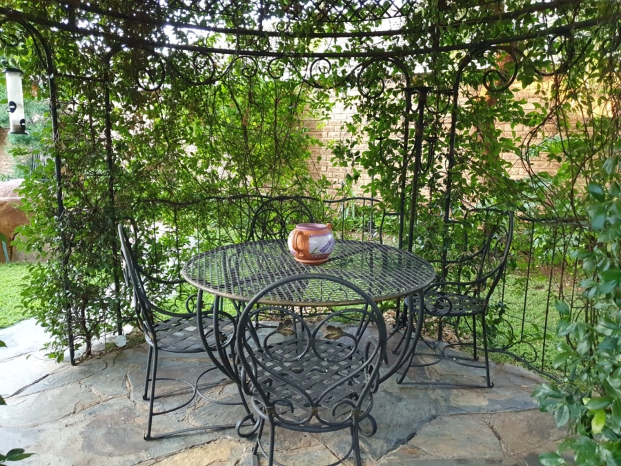 6 Bedroom Property for Sale in Flimieda North West